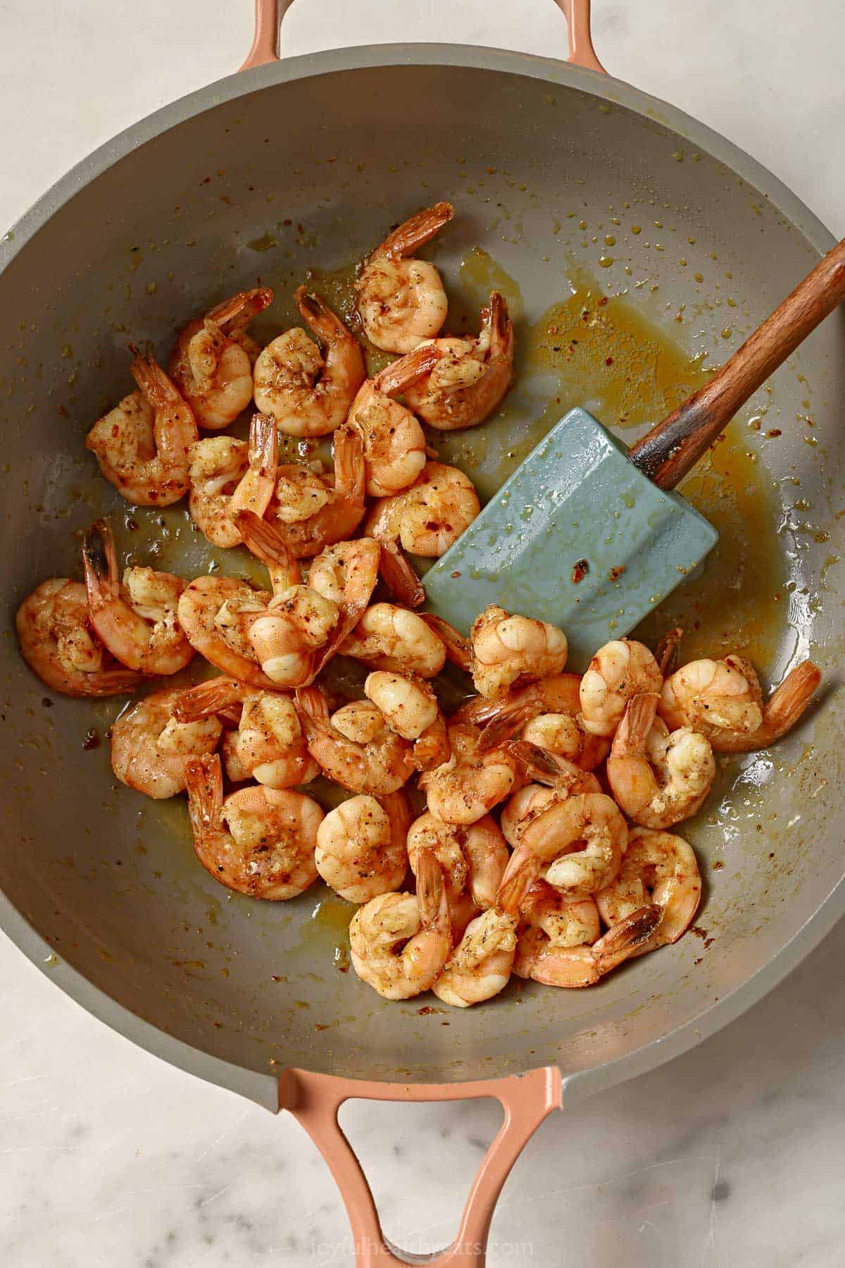 Sautéed shrimp in the pan.