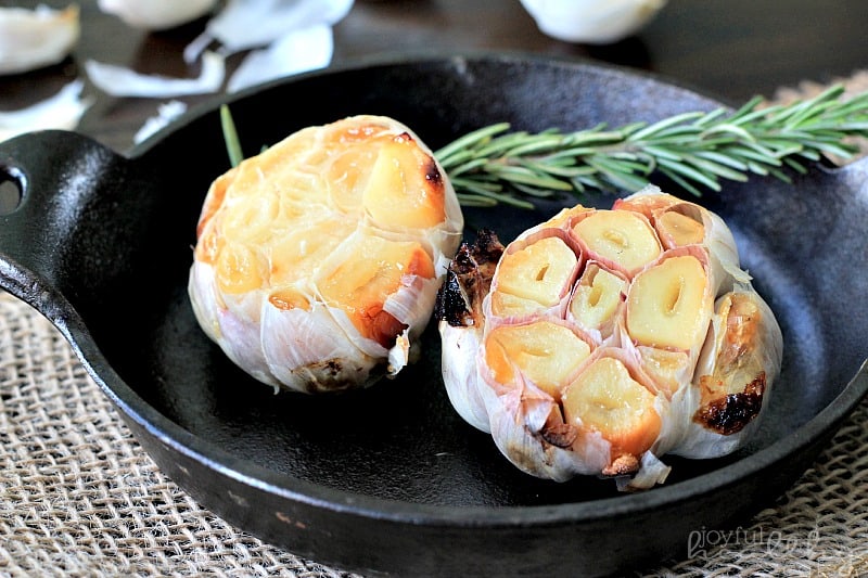 https://www.joyfulhealthyeats.com/wp-content/uploads/2014/03/How-to-Roast-Garlic-5.jpg