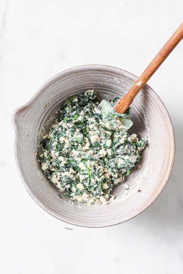 In a bowl, stir together the cottage cheese, spinach, onion and garlic. 