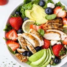 Avocado Strawberry Spinach Salad With Grilled Chicken