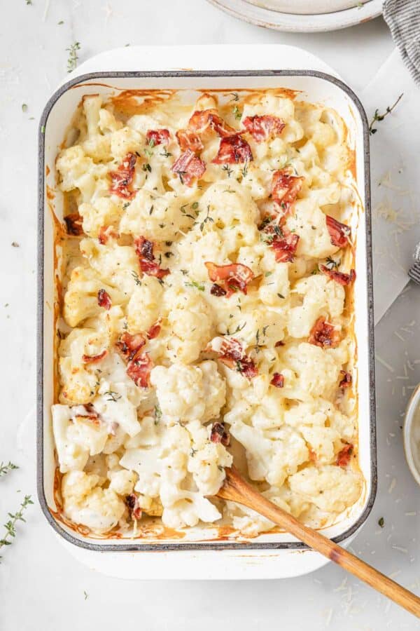 Baked cauliflower au gratin with melty cheese and crispy bacon.