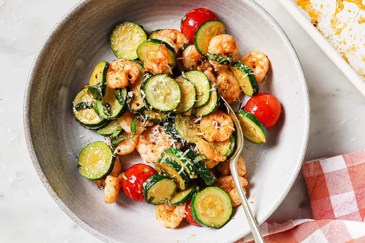 https://www.joyfulhealthyeats.com/wp-content/uploads/2019/03/Garlic-Parmesan-Sheet-Pan-Shrimp-with-Zucchini-web-8.jpg